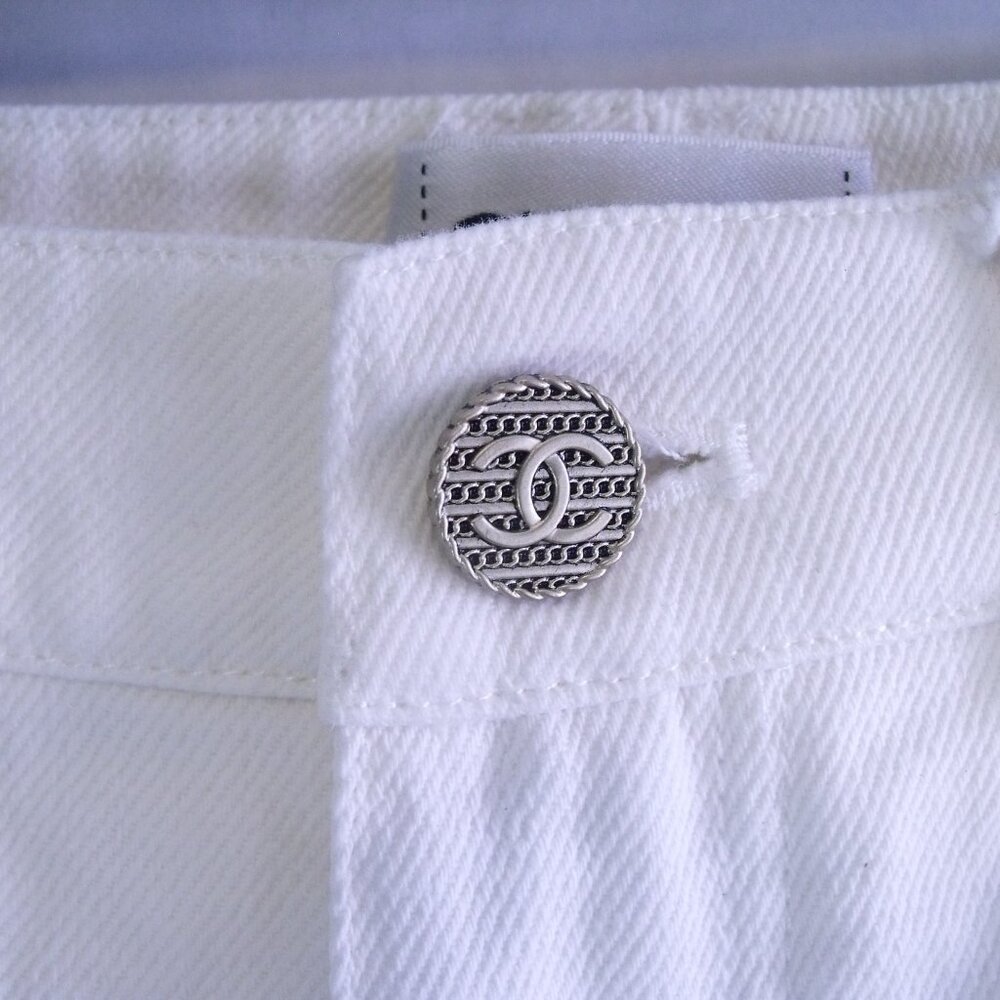 Chanel Cropped Jeans CC Buttons - Picture 3 of 15